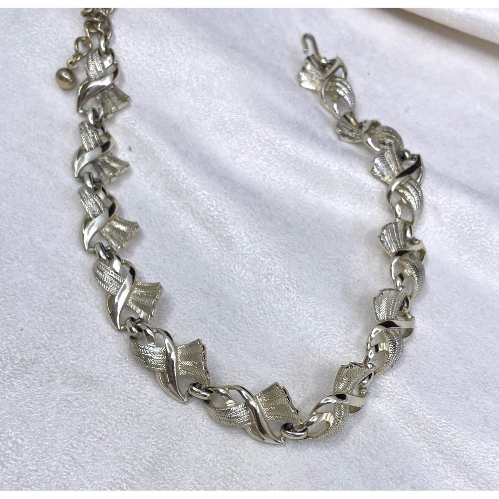 Vtg 1950s Coro Overlapping X Shape Bow Ribbon Collar Necklace